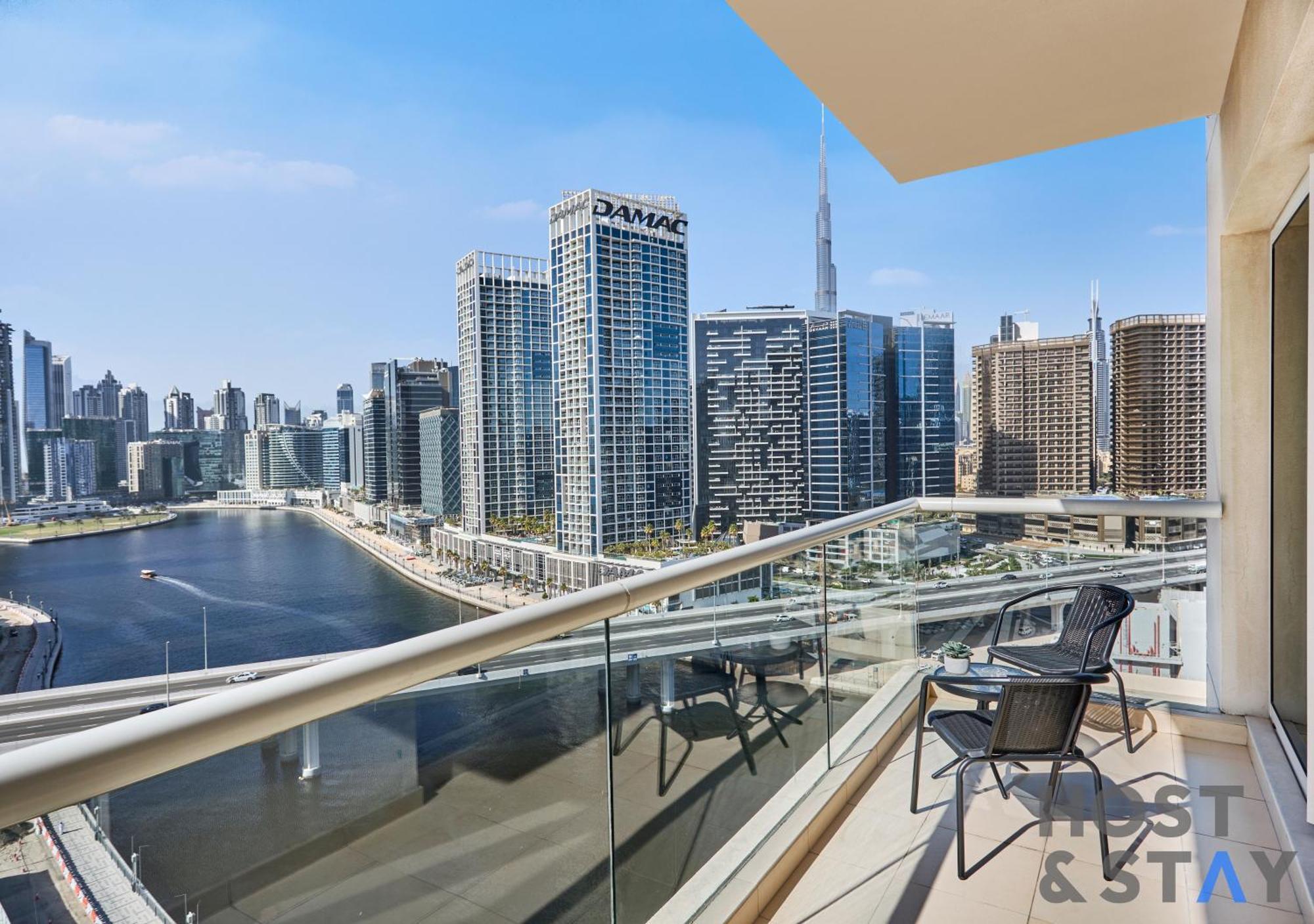 Stylish Renovated 1-bedroom In Mayfair Residency Apartment *