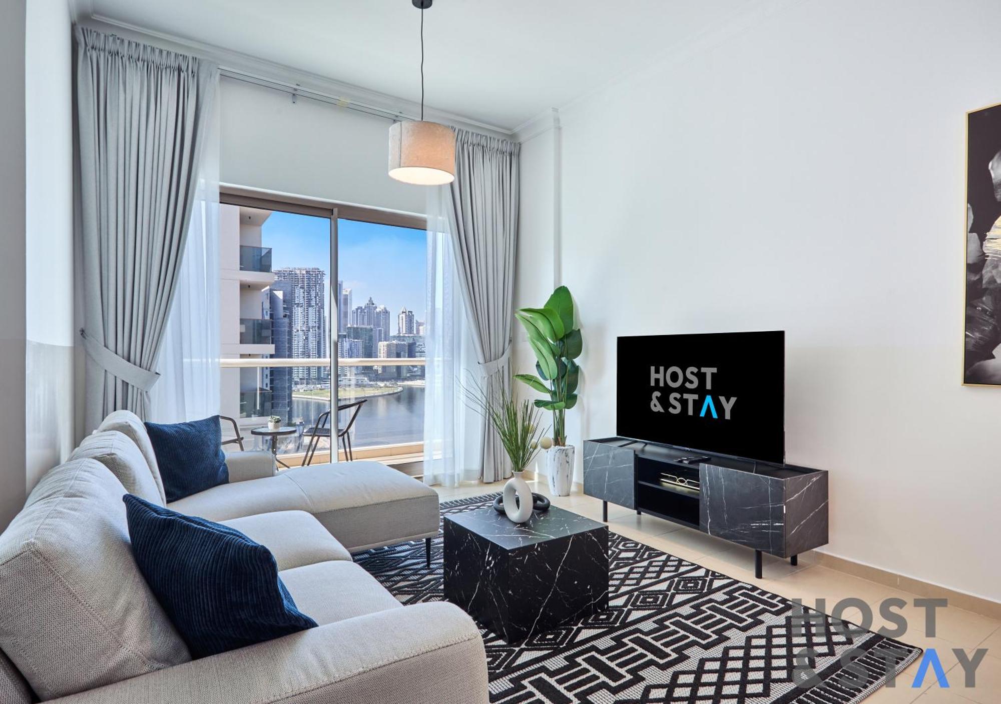 Stylish Renovated 1-bedroom In Mayfair Residency Apartment