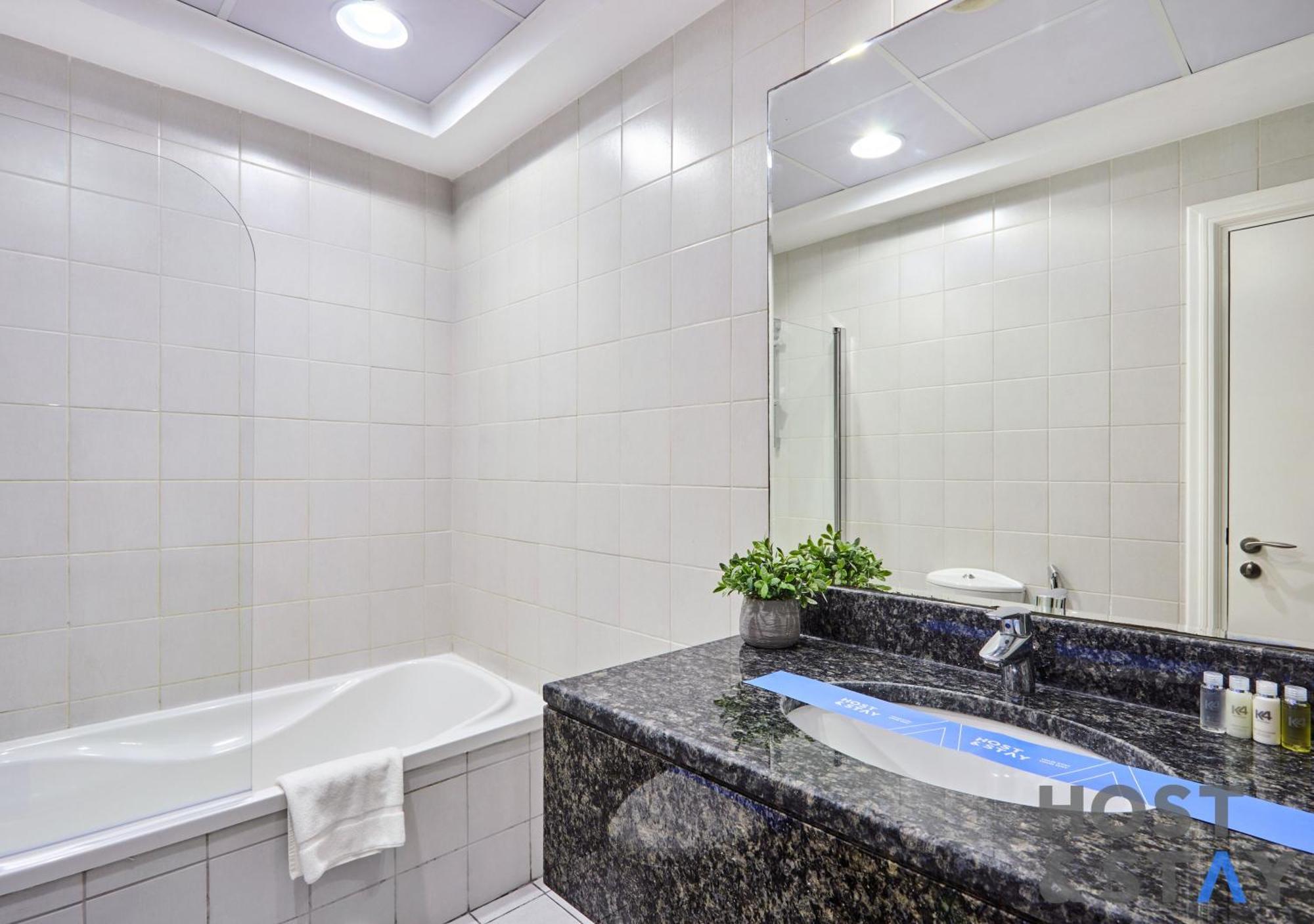 Stylish Renovated 1-bedroom In Mayfair Residency Dubai