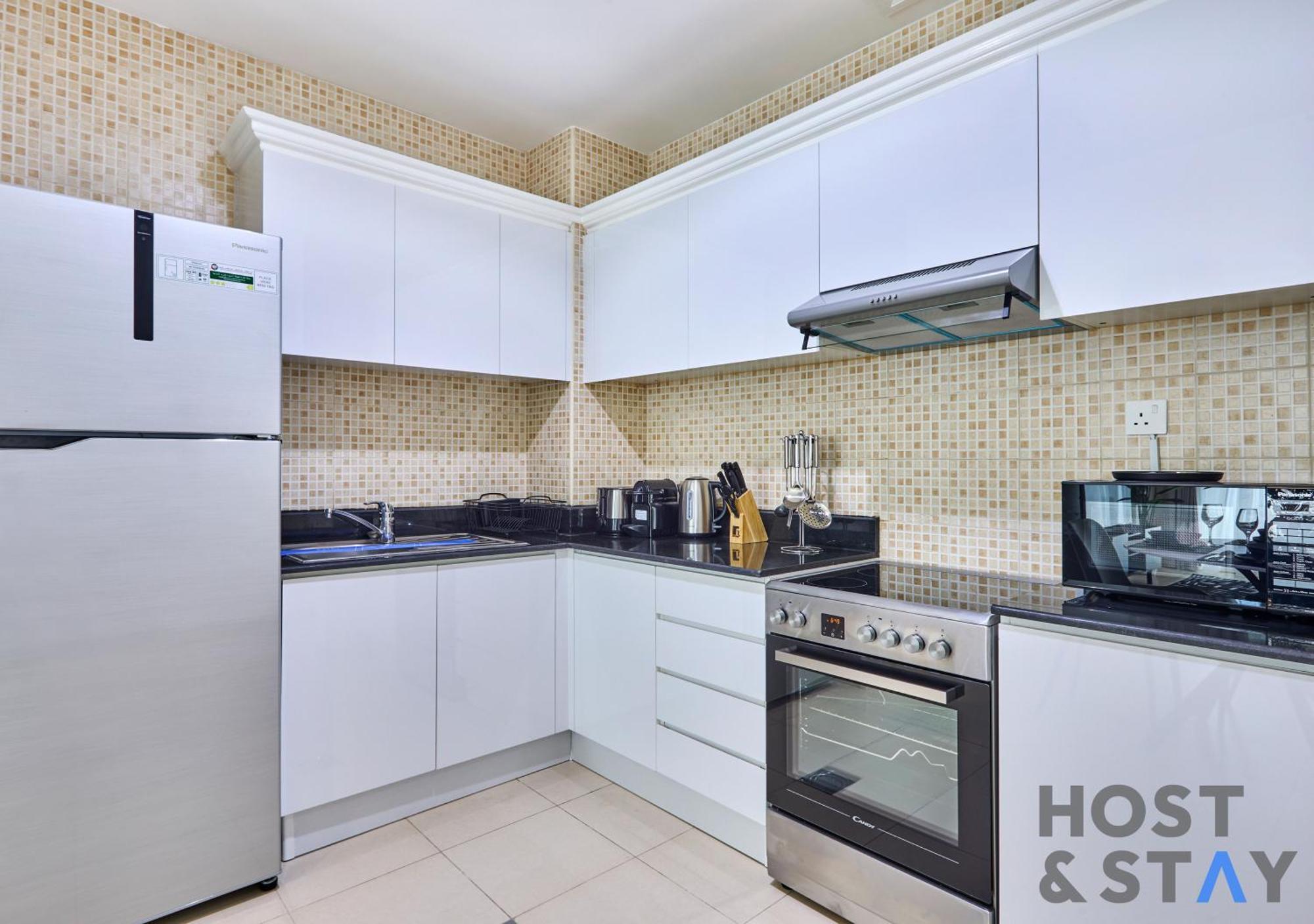 Stylish Renovated 1-bedroom In Mayfair Residency Apartment Dubai