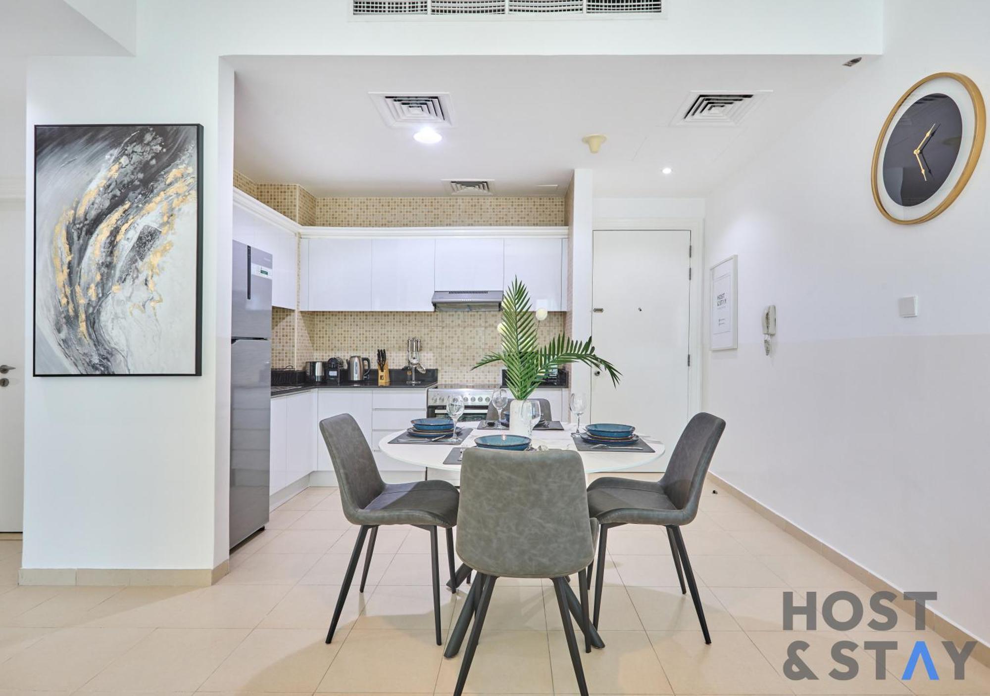 Stylish Renovated 1-bedroom In Mayfair Residency * Dubai
